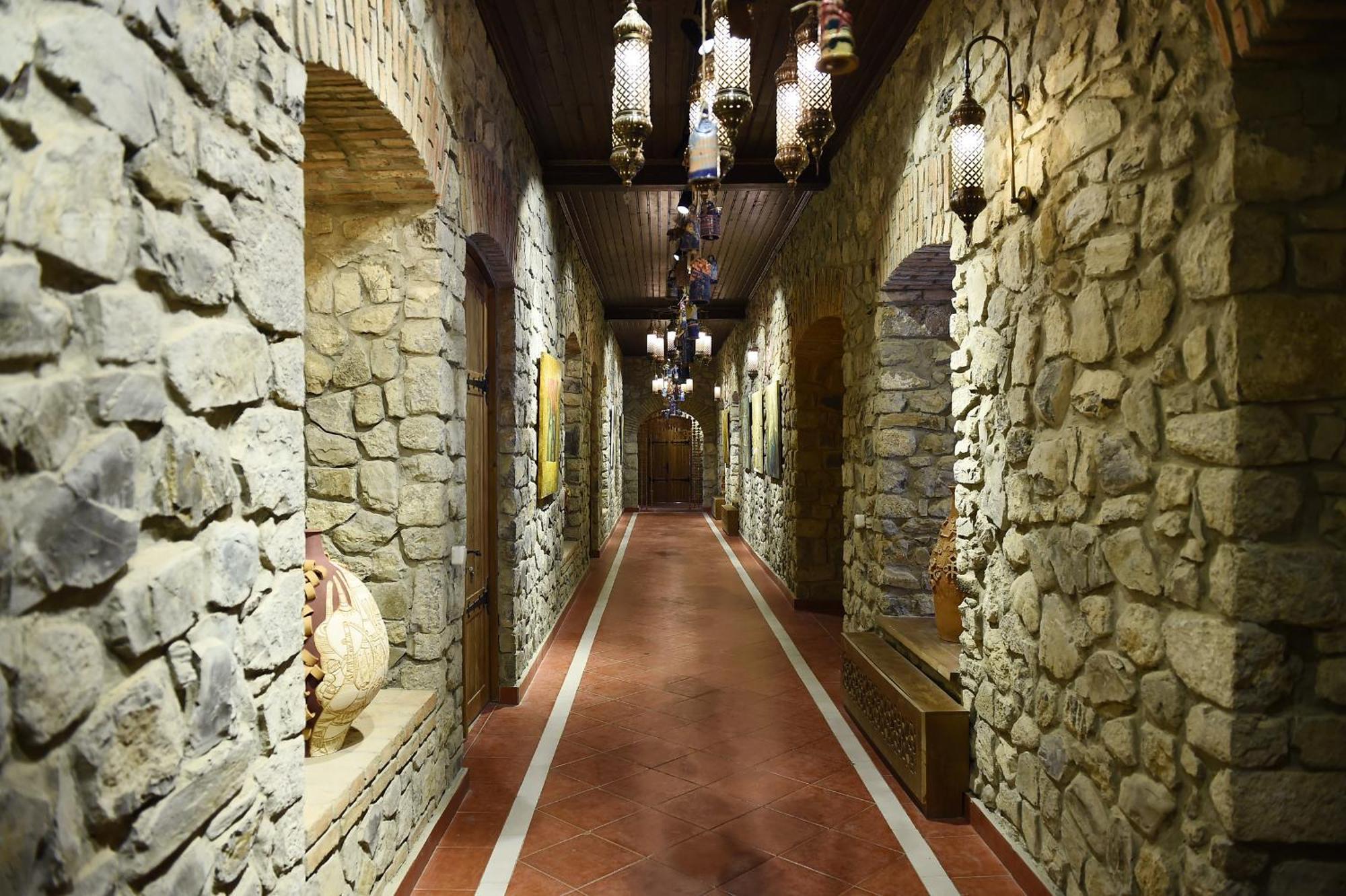 Art Hotel By Abad Guest Şǝki Exterior foto