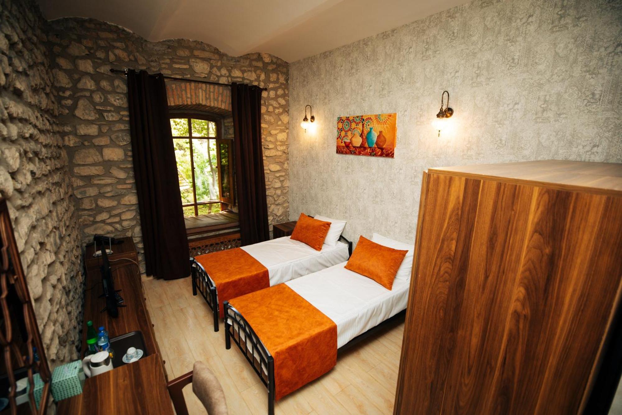 Art Hotel By Abad Guest Şǝki Exterior foto