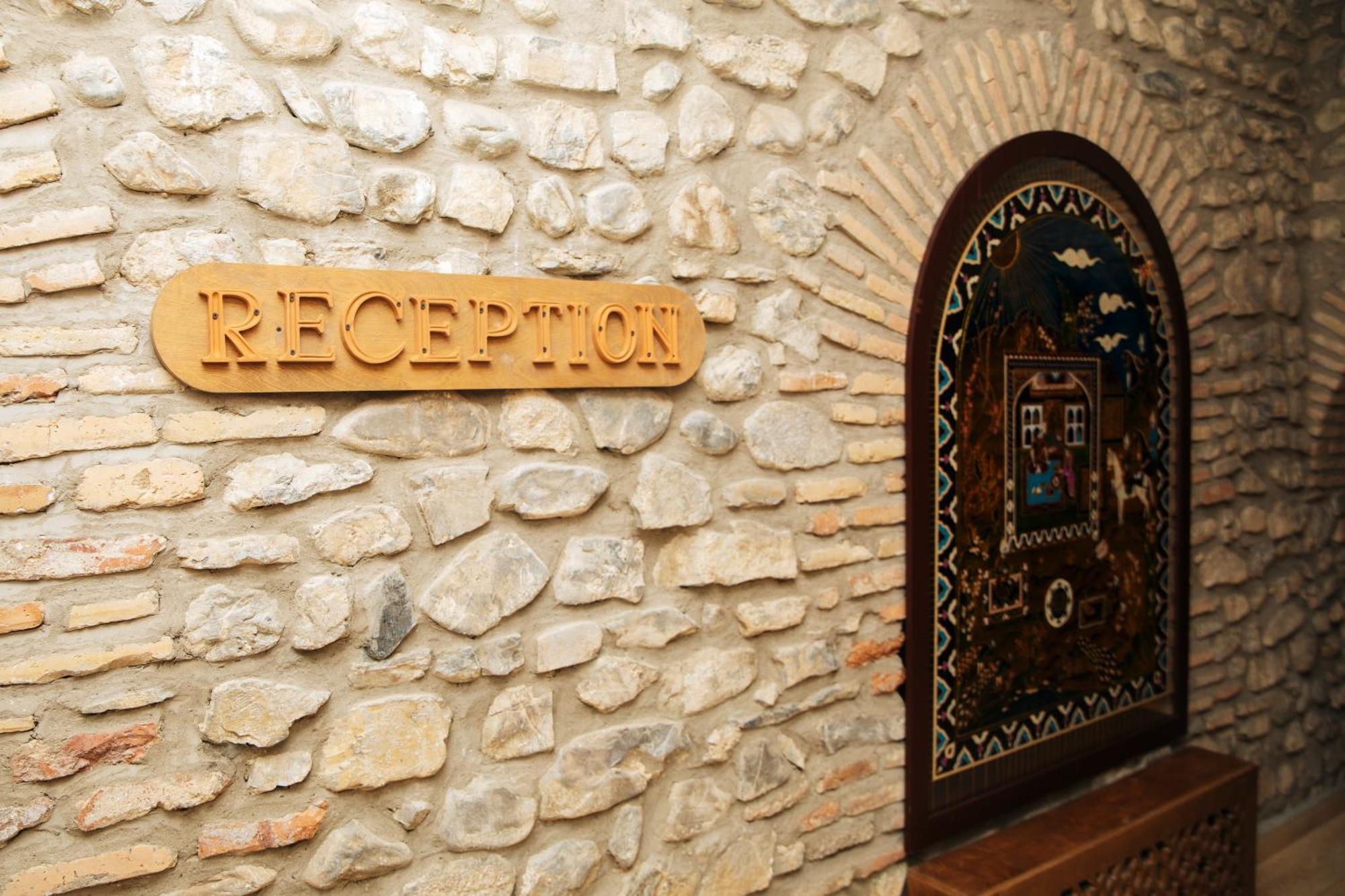 Art Hotel By Abad Guest Şǝki Exterior foto